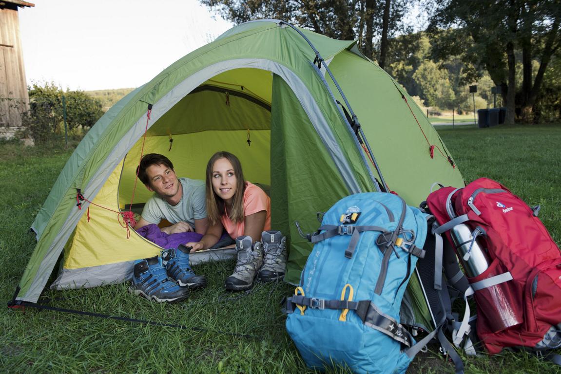 Bootsrastplatz Inching_Camper im Zelt