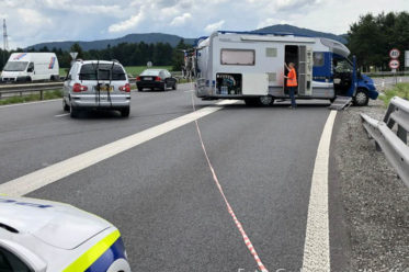 Schock auf der slowenischen Autobahn: Ein Reifenplatzer