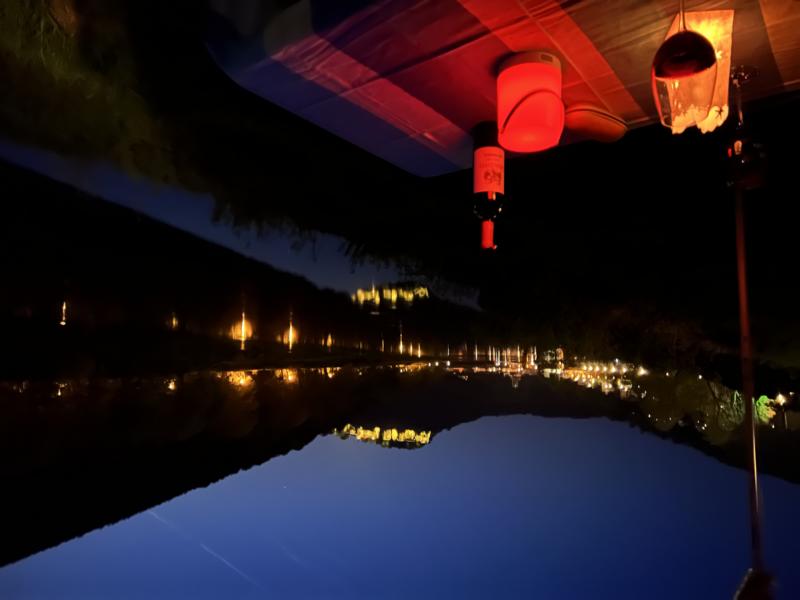 Blick auf Burg Königstein vom Camping an der Elbe aus. Elbsandsteingebirge und Bastei sind ganz in der Nähe.