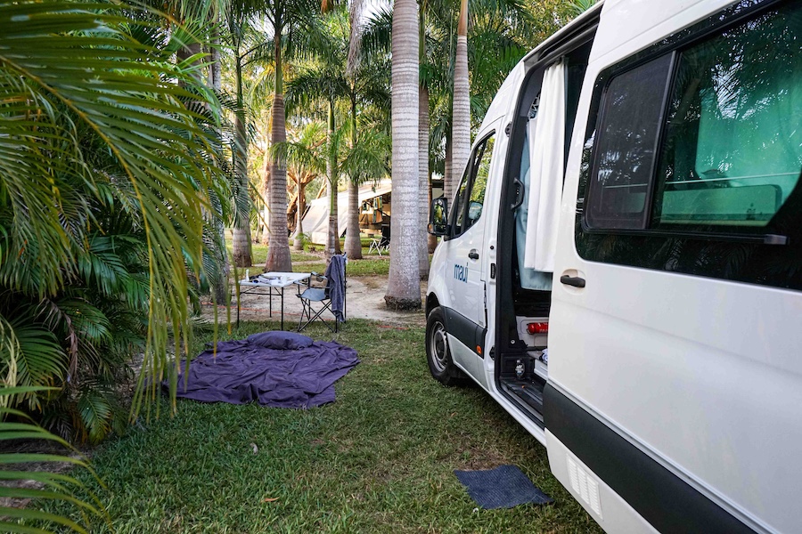 Campingplatz Holiday Park in Tumbling Waters. Ein herrlich grüner Platz nahe Darwin.