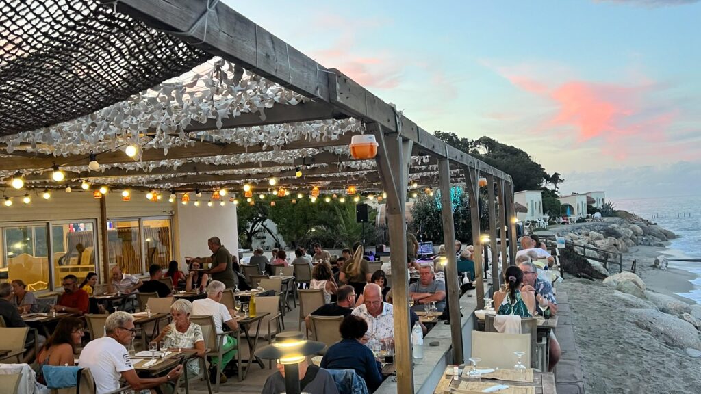 FKK-Campingplatz Restaurant auf Camp Domaine de Riva Bella auf Korsika. Foto: Gerhard von Kapff