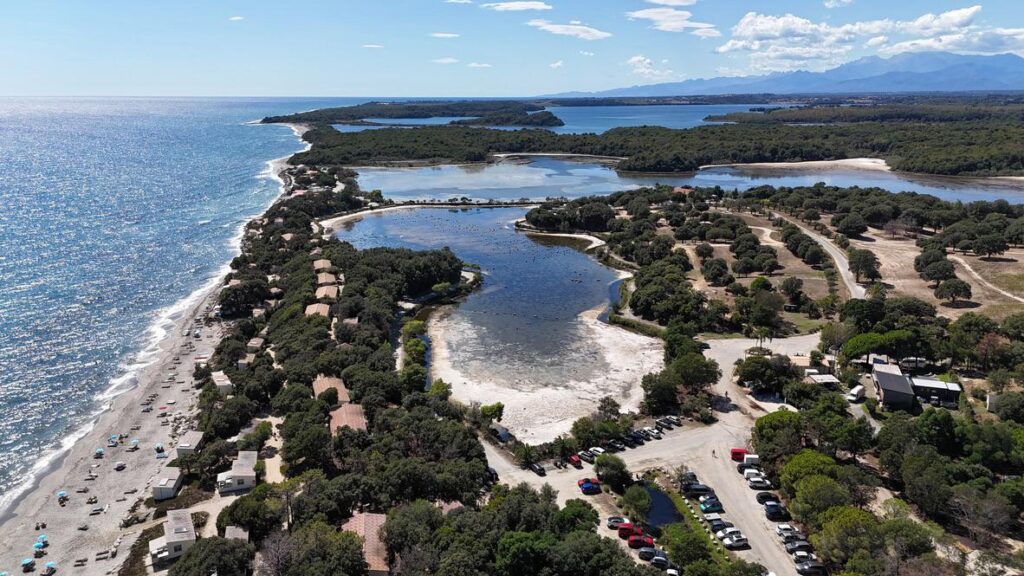Campingplatz Domain de Riva Bella auf Korsika mit anschließendem Naturschutzgebiet. Foto: Gerhard von Kapff